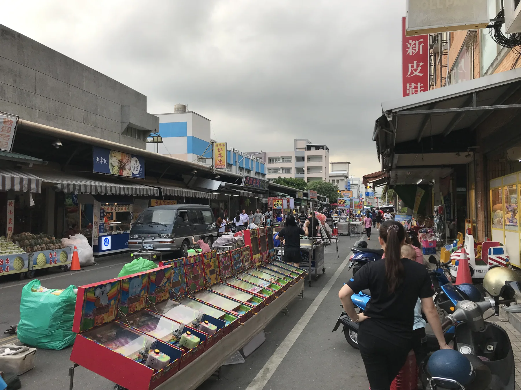 台東夜市傳統遊戲攤位實景